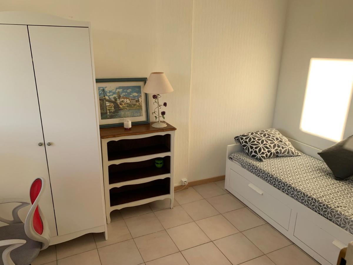 Chambre Tout Confort Saphir 1 A 3 P Dans Belle Maison Vaulx-en-Velin Exterior foto
